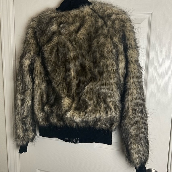 Vertigo Paris Faux Fur Bomber Jacket – Tan & Black – Size Large - Picture 9 of 10